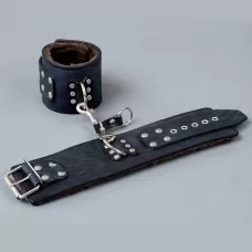 Широкие кожаные наручники на меху черный 