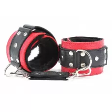 Красно-чёрные кожаные наручники с меховым подкладом красный с черным 