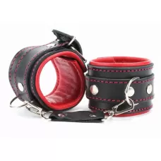 Черные наручники с красным подкладом черный с красным 