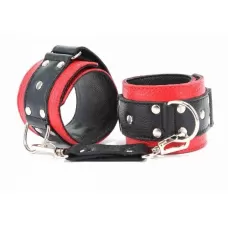 Красно-чёрные кожаные наручники красный с черным 