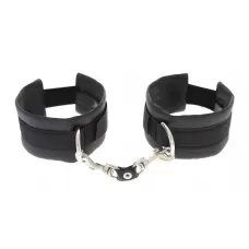 Чёрные полиуретановые наручники Luxurious Handcuffs черный 