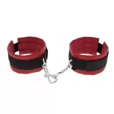 Красно-чёрные полиуретановые наручники Luxurious Handcuffs красный с черным 