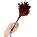 Кисточка с красно-чёрными пёрышками Frisky Feather Duster - 36 см красный с черным 