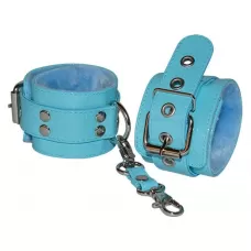 Голубые лаковые наручники с меховой отделкой голубой 
