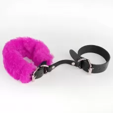 Черные кожаные наручники со съемной ярко-розовой опушкой черный с розовым 