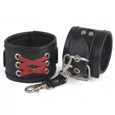 Кожаные наручники с декоративной лаковой шнуровкой черный с красным 