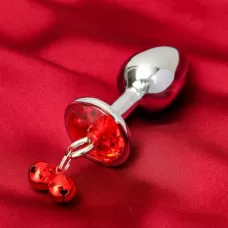 Серебристая анальная пробка с колокольчиками и красным кристаллом - 7 см красный 