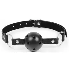 Черный кляп-шарик на регулируемом ремешке с кольцами черный 