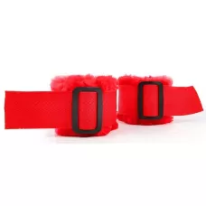 Красные меховые наручники на регулируемых черных пряжках красный 