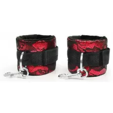 Красно-черные наручники с карабинами красный с черным 