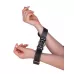 Кожаные ременные наручники черный 